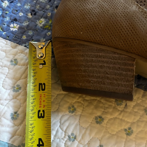 Dolce Vita Brown Ankle Booties with Distressed Leather and Lace-Up Design - Picture 4 of 4